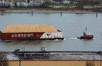 1024px-Seaspan_tug_towing_seaspan_barges_full_of_sawdust_-b.jpg